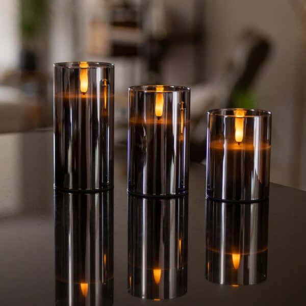 LED-vaxljus set med laddstation